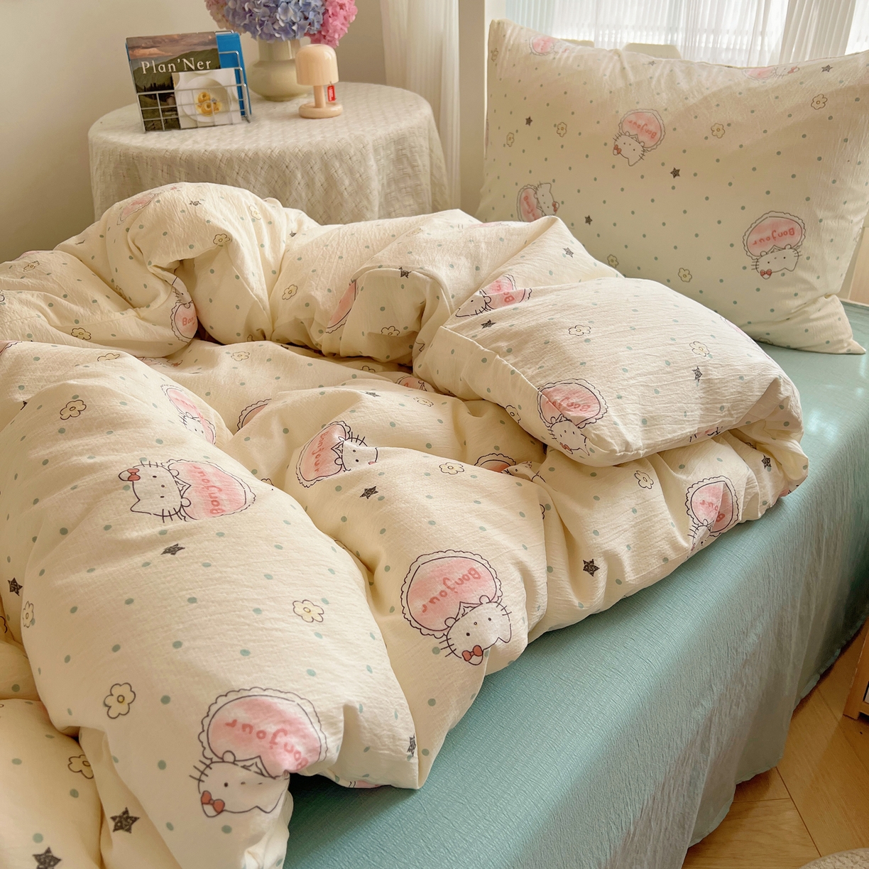 91家纺网 家纺一手货源 找家纺 繁花家居 2025新款木棉爆款学生床三件套四件套跑量款 爱心喵-白