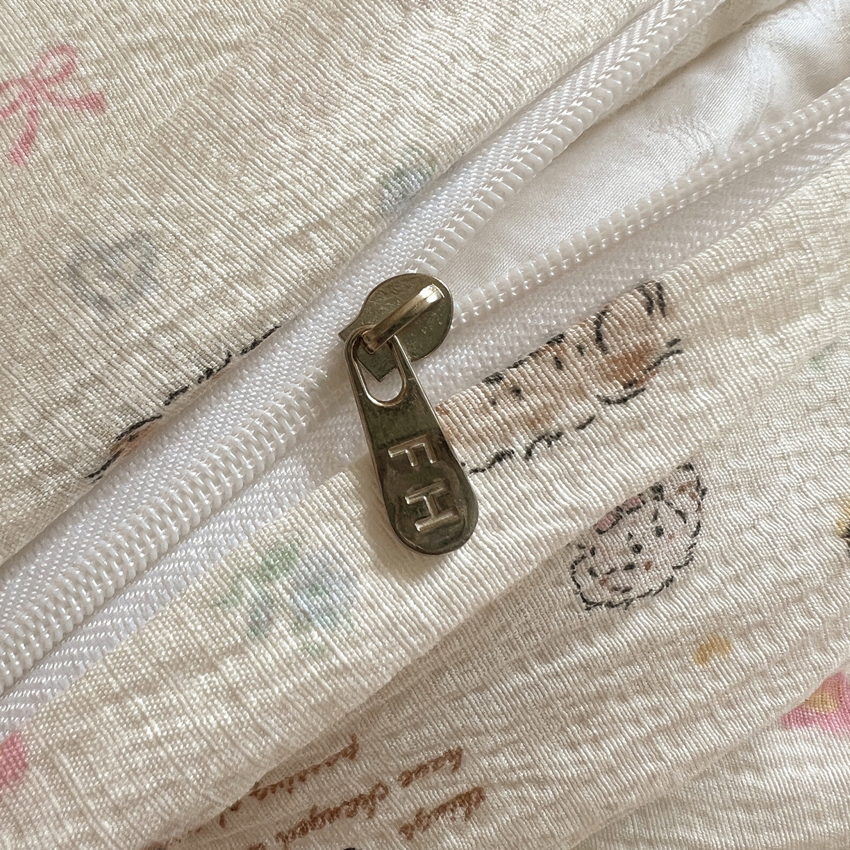 91家纺网 家纺一手货源 找家纺 繁花家居 2025新款木棉爆款学生床三件套四件套跑量款 狗狗家族