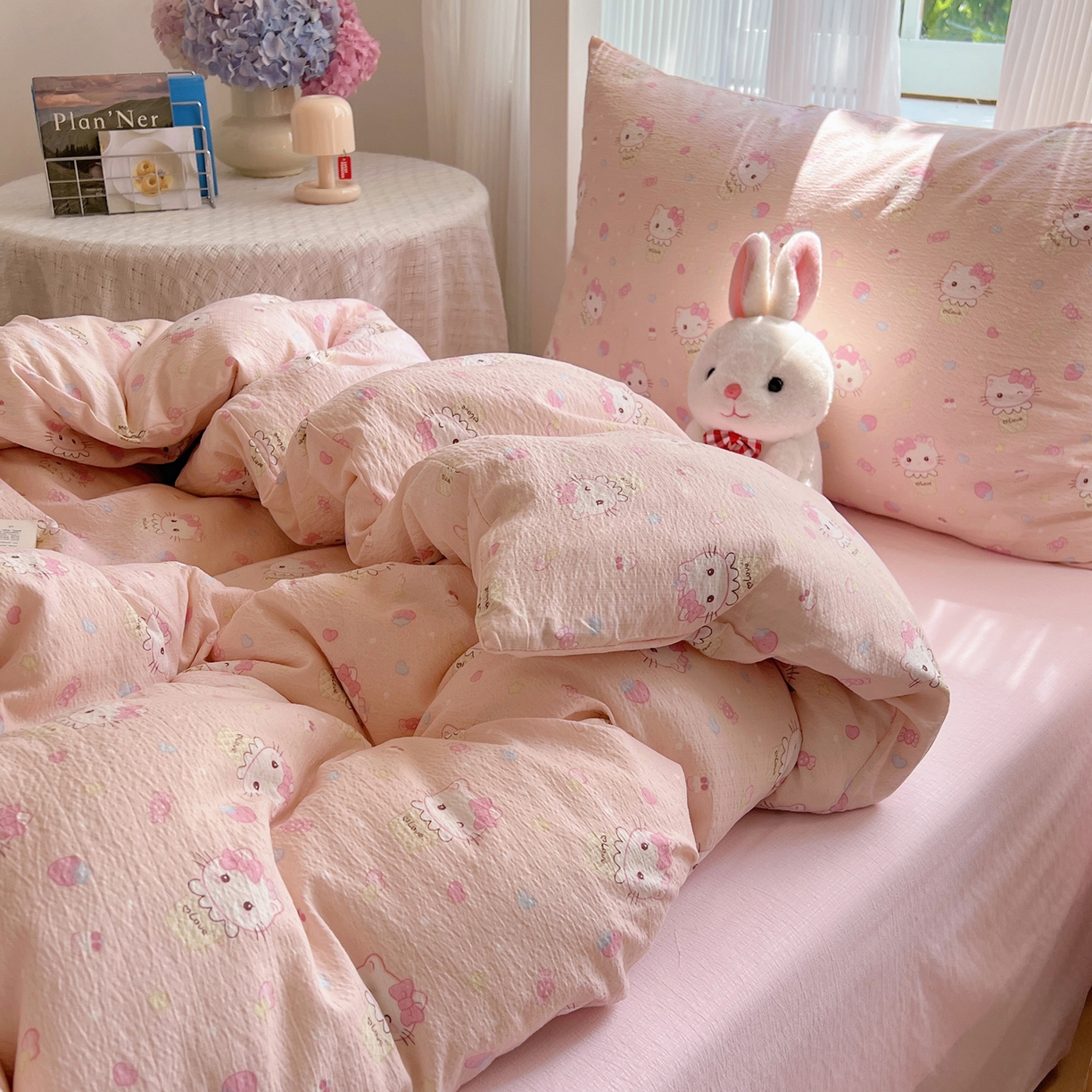 91家纺网 家纺一手货源 找家纺 繁花家居 2025新款木棉爆款学生床三件套四件套跑量款 甜筒小喵-粉
