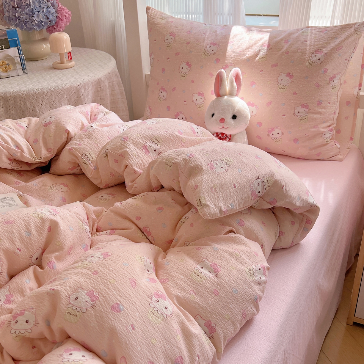 91家纺网 家纺一手货源 找家纺 繁花家居 2025新款木棉爆款学生床三件套四件套跑量款 甜筒小喵-粉