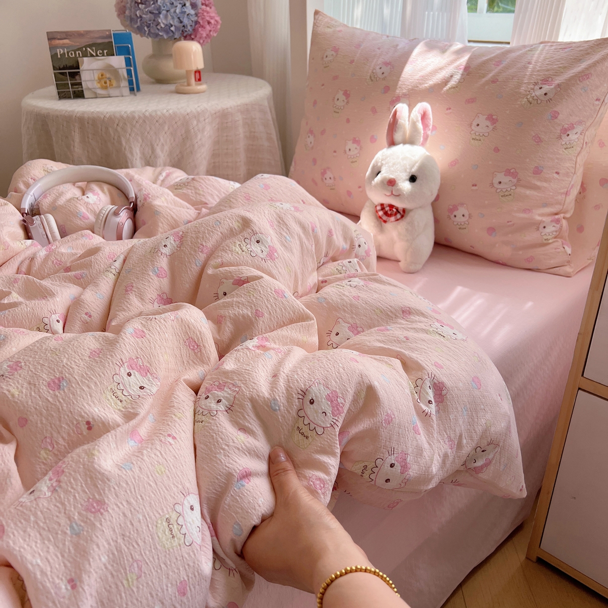 91家纺网 家纺一手货源 找家纺 繁花家居 2025新款木棉爆款学生床三件套四件套跑量款 甜筒小喵-粉