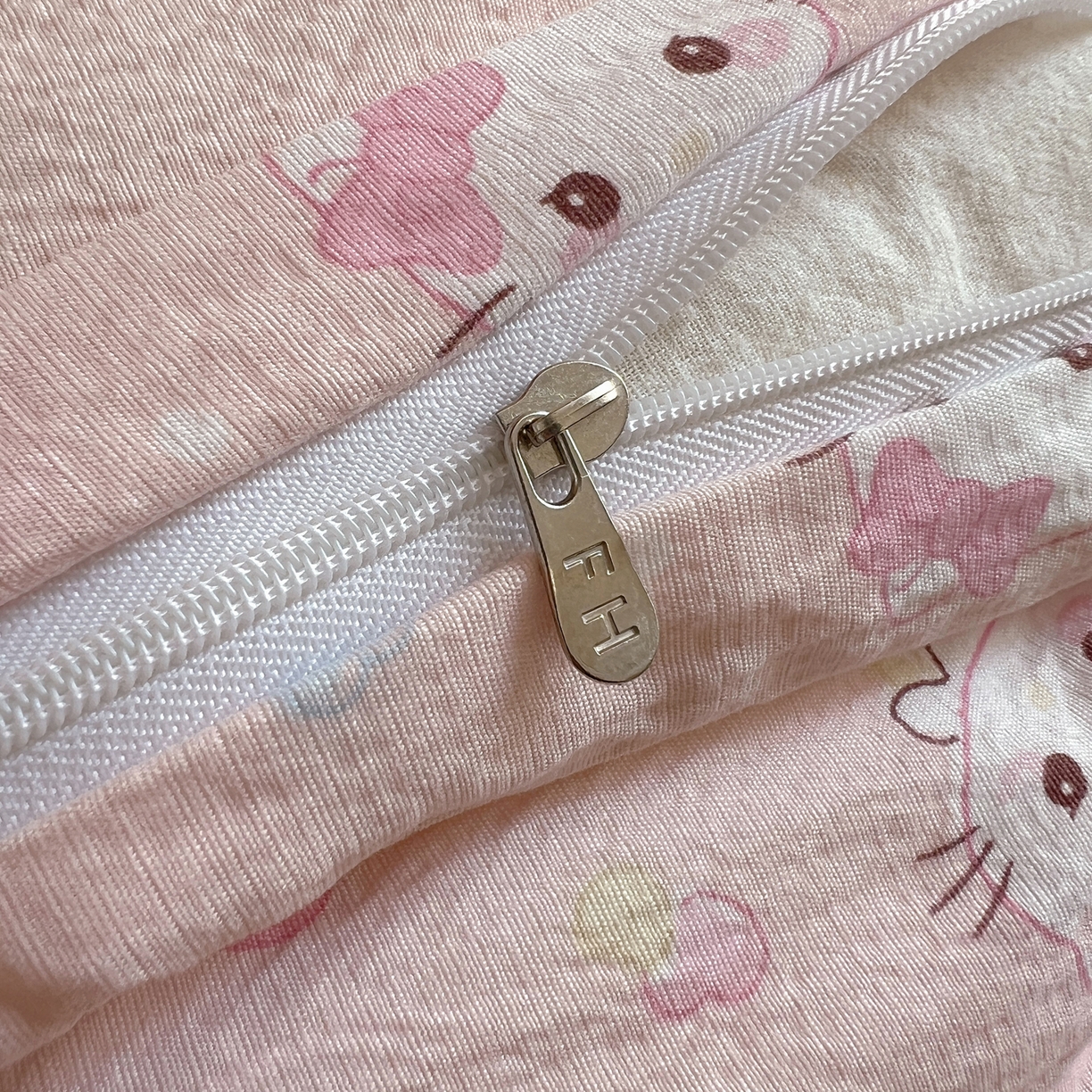 91家纺网 家纺一手货源 找家纺 繁花家居 2025新款木棉爆款学生床三件套四件套跑量款 甜筒小喵-粉