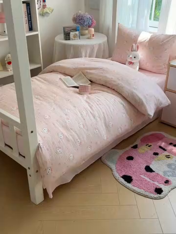 91家纺网 家纺一手货源 找家纺 繁花家居 2025新款木棉爆款学生床三件套四件套跑量款 甜筒小喵-粉