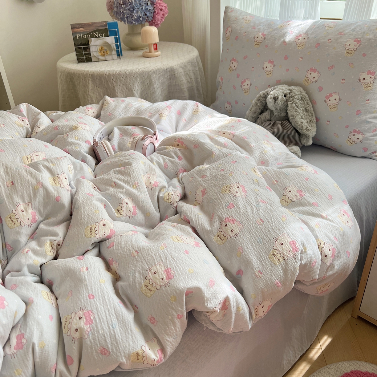 91家纺网 家纺一手货源 找家纺 繁花家居 2025新款木棉爆款学生床三件套四件套跑量款 甜筒小喵-蓝