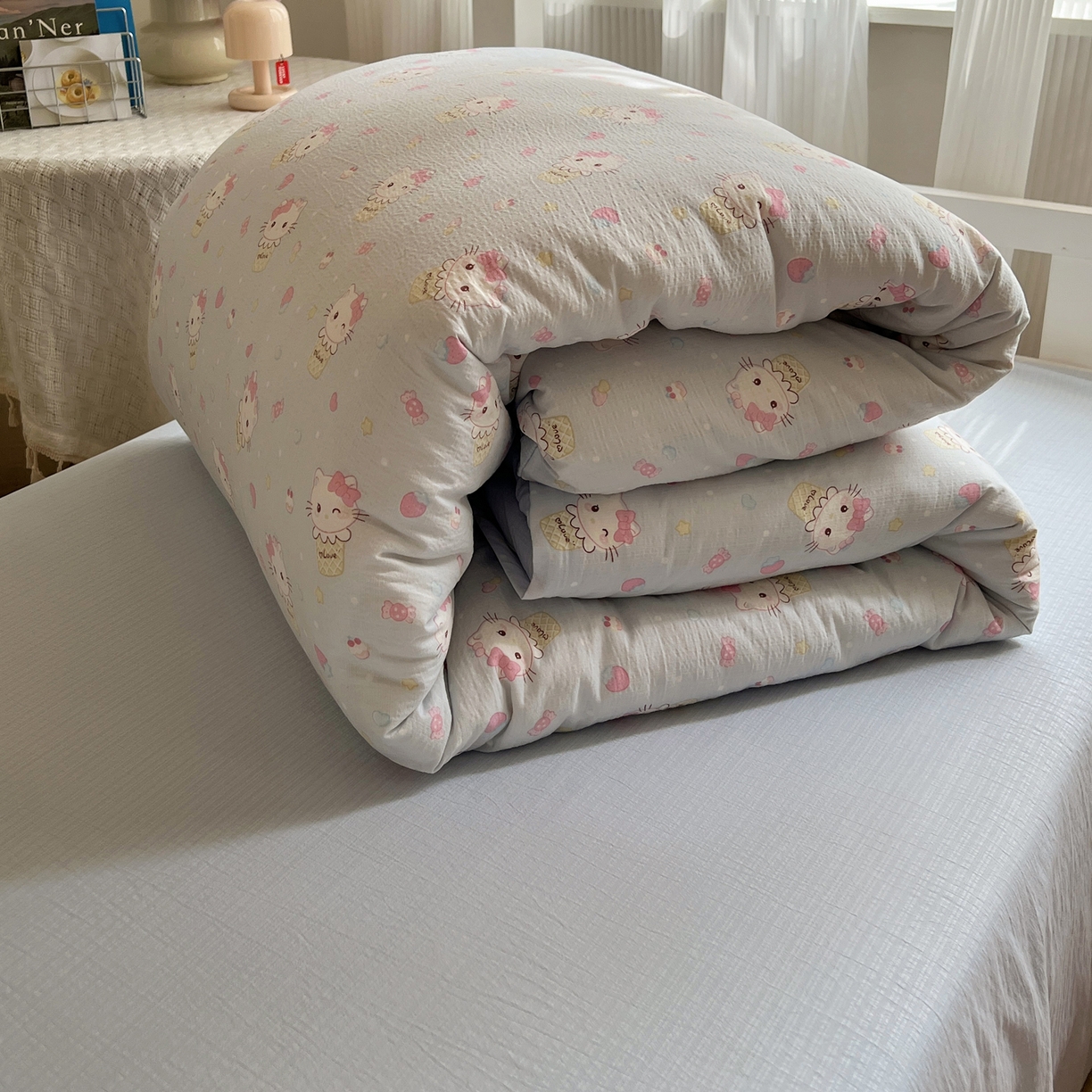 91家纺网 家纺一手货源 找家纺 繁花家居 2025新款木棉爆款学生床三件套四件套跑量款 甜筒小喵-蓝