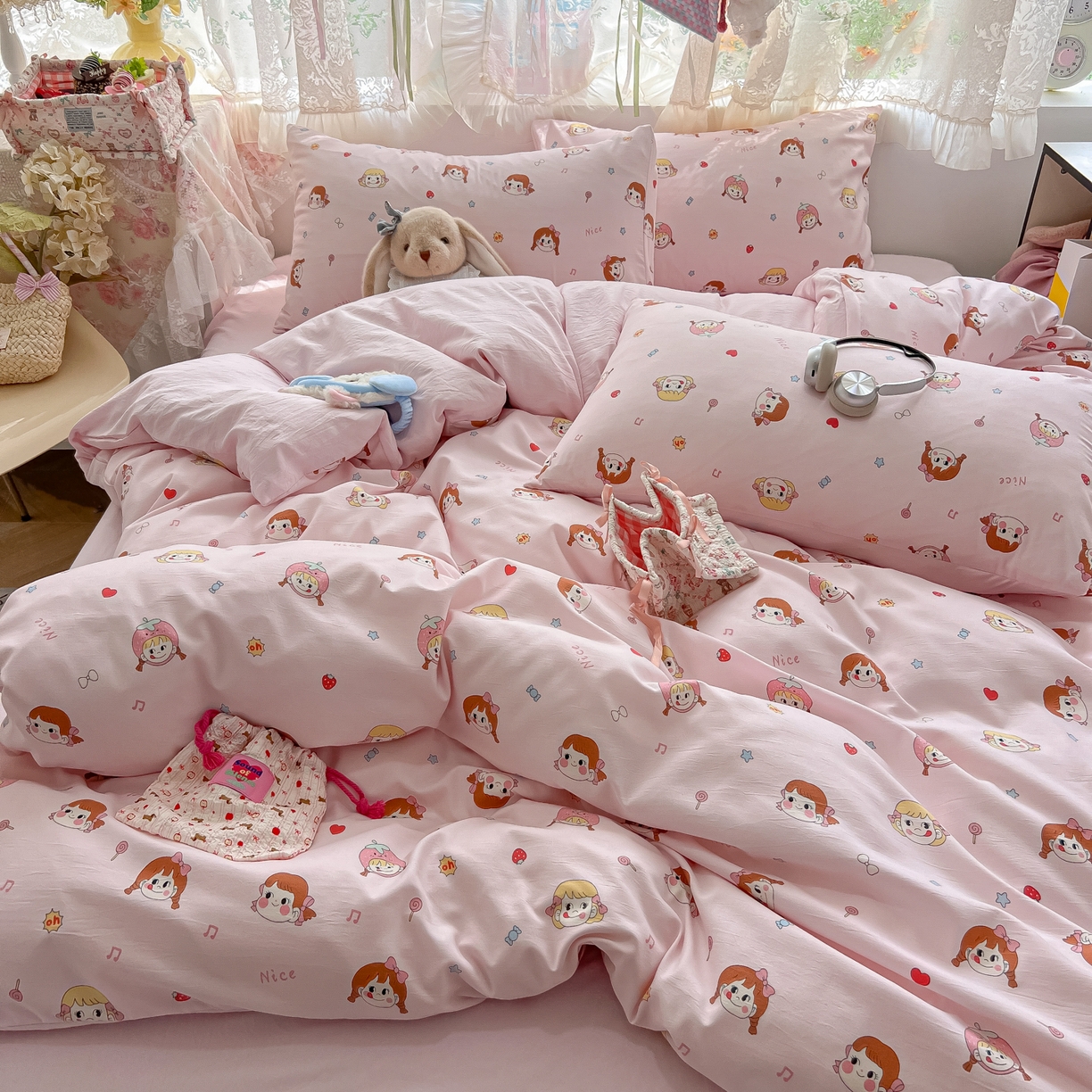 91家纺网 家纺一手货源 找家纺 盼季家纺 2025新款A类水洗棉印花双拼床上用品四件套学生宿舍床笠三件套 简单款-布二小女孩