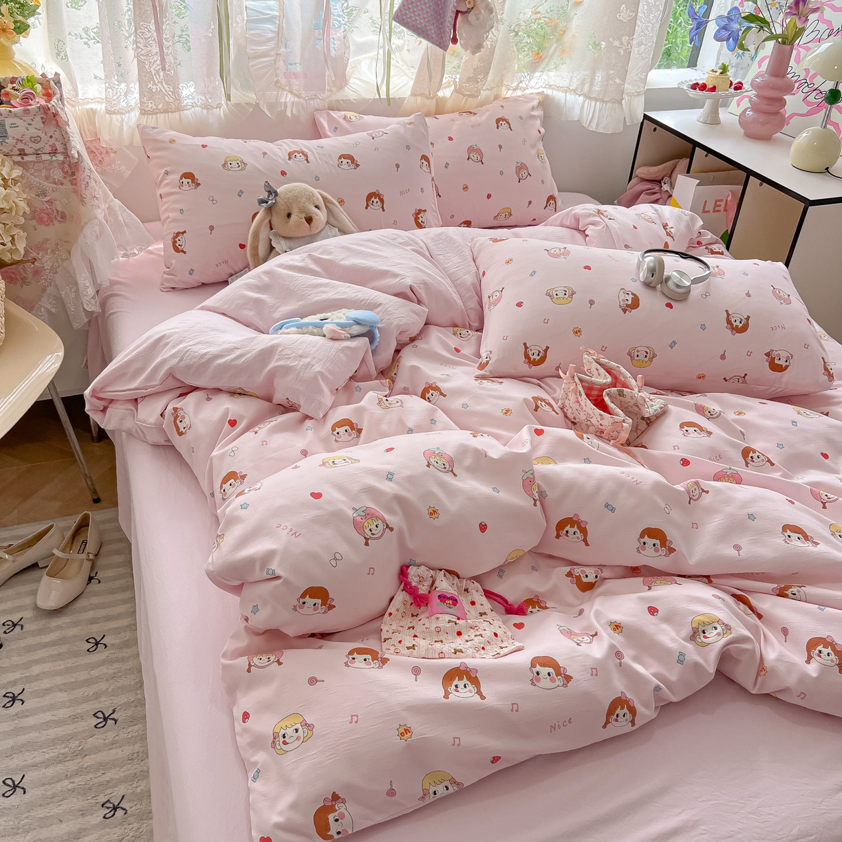 91家纺网 家纺一手货源 找家纺 盼季家纺 2025新款A类水洗棉印花双拼床上用品四件套学生宿舍床笠三件套 简单款-布二小女孩