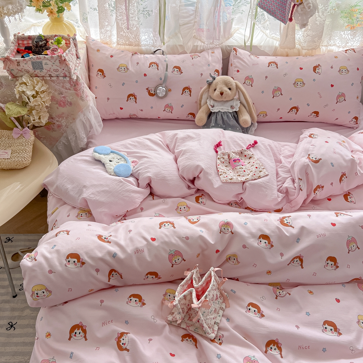 91家纺网 家纺一手货源 找家纺 盼季家纺 2025新款A类水洗棉印花双拼床上用品四件套学生宿舍床笠三件套 简单款-布二小女孩