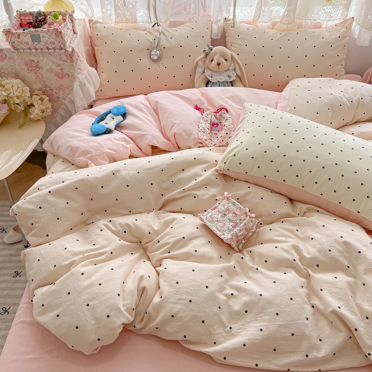 91家纺网 家纺一手货源 找家纺 盼季家纺 2025新款A类水洗棉印花双拼床上用品四件套学生宿舍床笠三件套 简单款-粉白波点