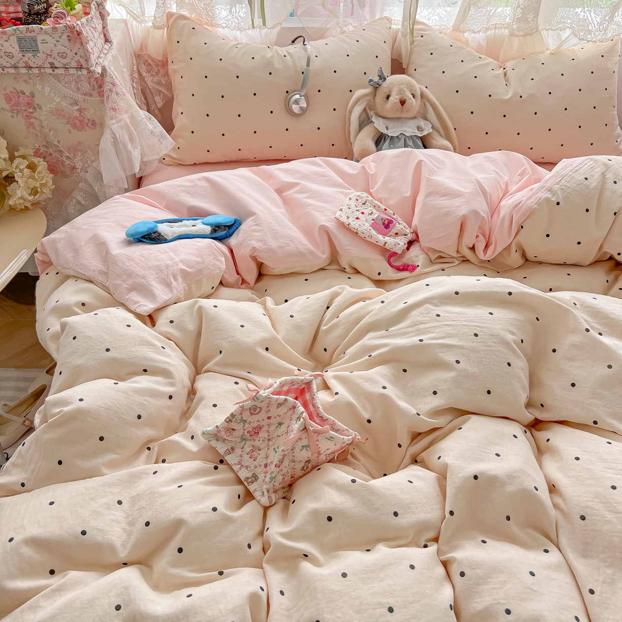 91家纺网 家纺一手货源 找家纺 盼季家纺 2025新款A类水洗棉印花双拼床上用品四件套学生宿舍床笠三件套 简单款-粉白波点