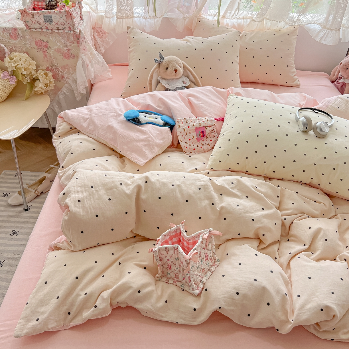 91家纺网 家纺一手货源 找家纺 盼季家纺 2025新款A类水洗棉印花双拼床上用品四件套学生宿舍床笠三件套 简单款-粉白波点