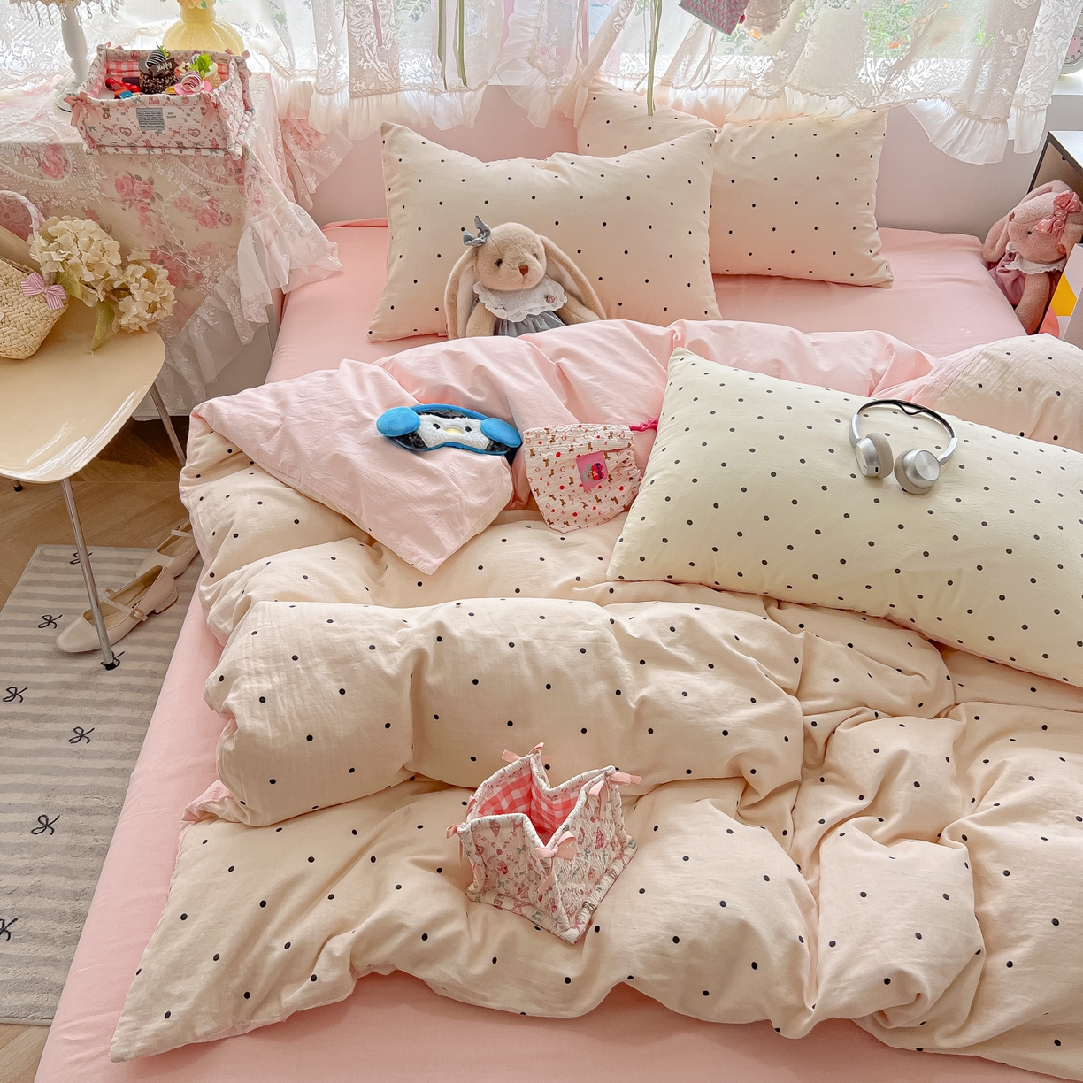 91家纺网 家纺一手货源 找家纺 盼季家纺 2025新款A类水洗棉印花双拼床上用品四件套学生宿舍床笠三件套 简单款-粉白波点