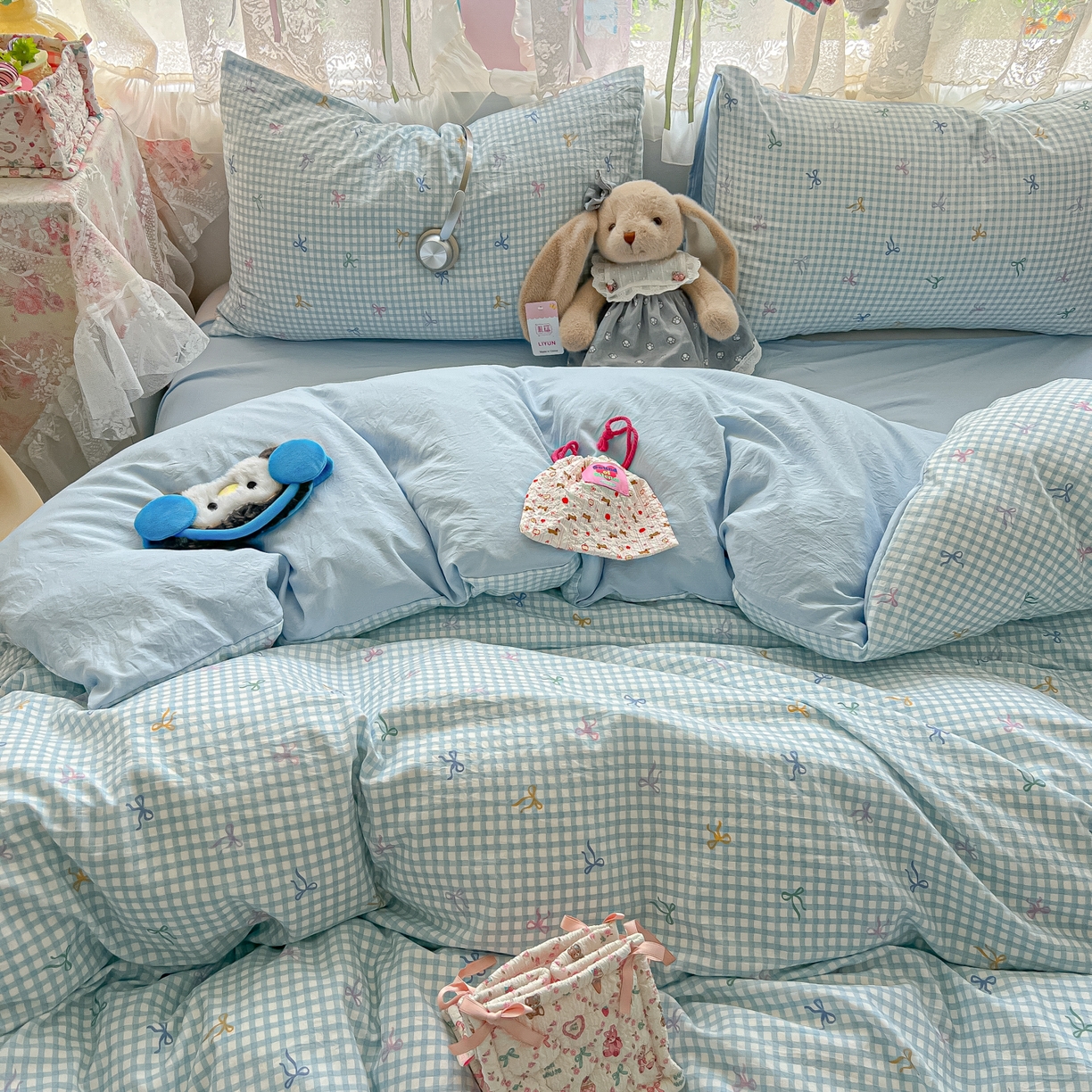 91家纺网 家纺一手货源 找家纺 盼季家纺 2025新款A类水洗棉印花双拼床上用品四件套学生宿舍床笠三件套 简单款-蝴蝶结蓝格