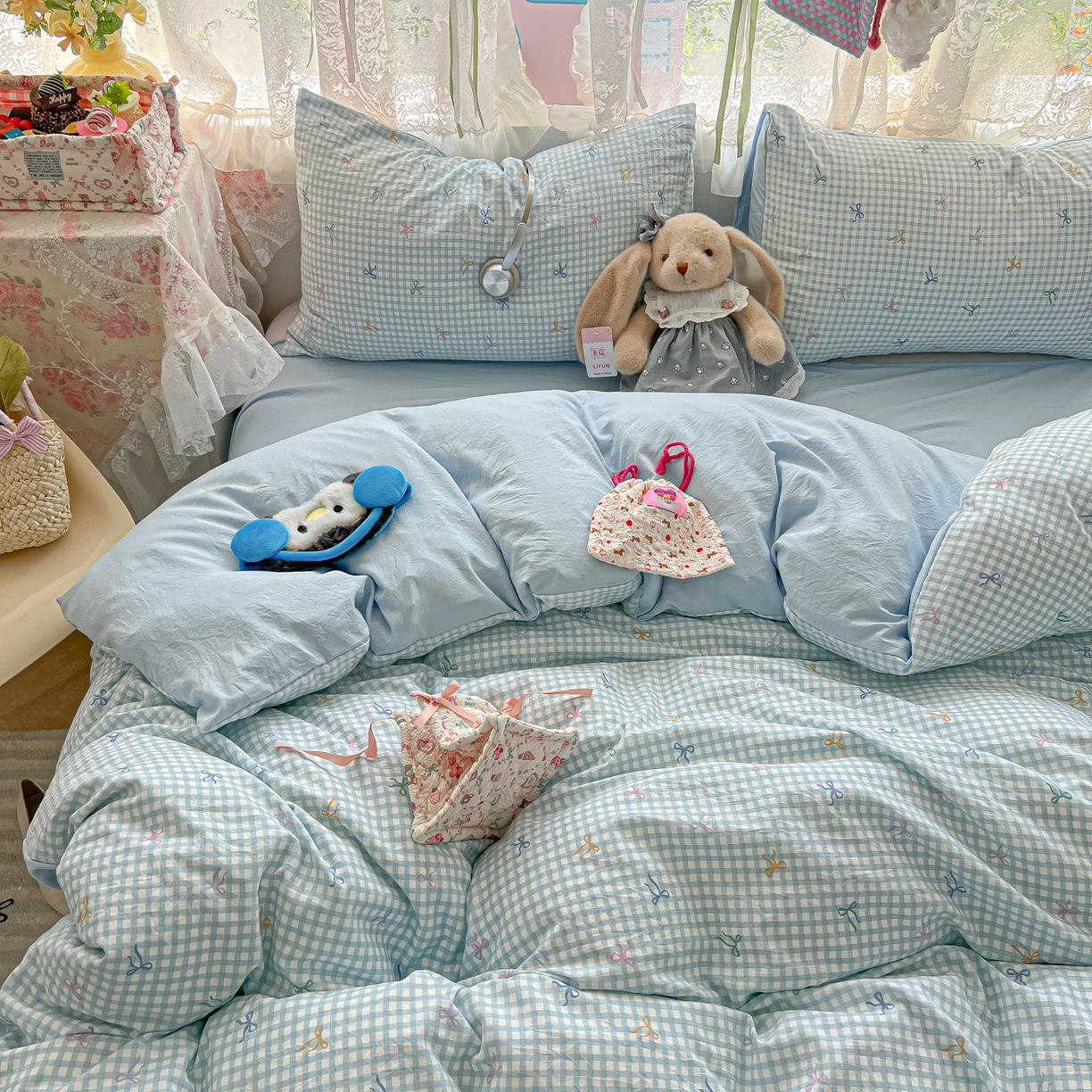 91家纺网 家纺一手货源 找家纺 盼季家纺 2025新款A类水洗棉印花双拼床上用品四件套学生宿舍床笠三件套 简单款-蝴蝶结蓝格