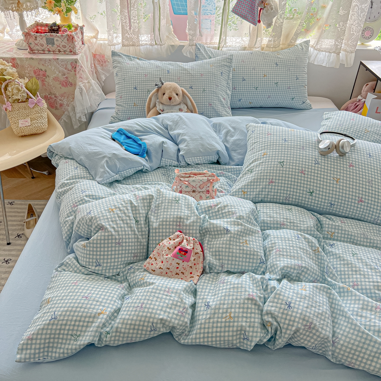 91家纺网 家纺一手货源 找家纺 盼季家纺 2025新款A类水洗棉印花双拼床上用品四件套学生宿舍床笠三件套 简单款-蝴蝶结蓝格