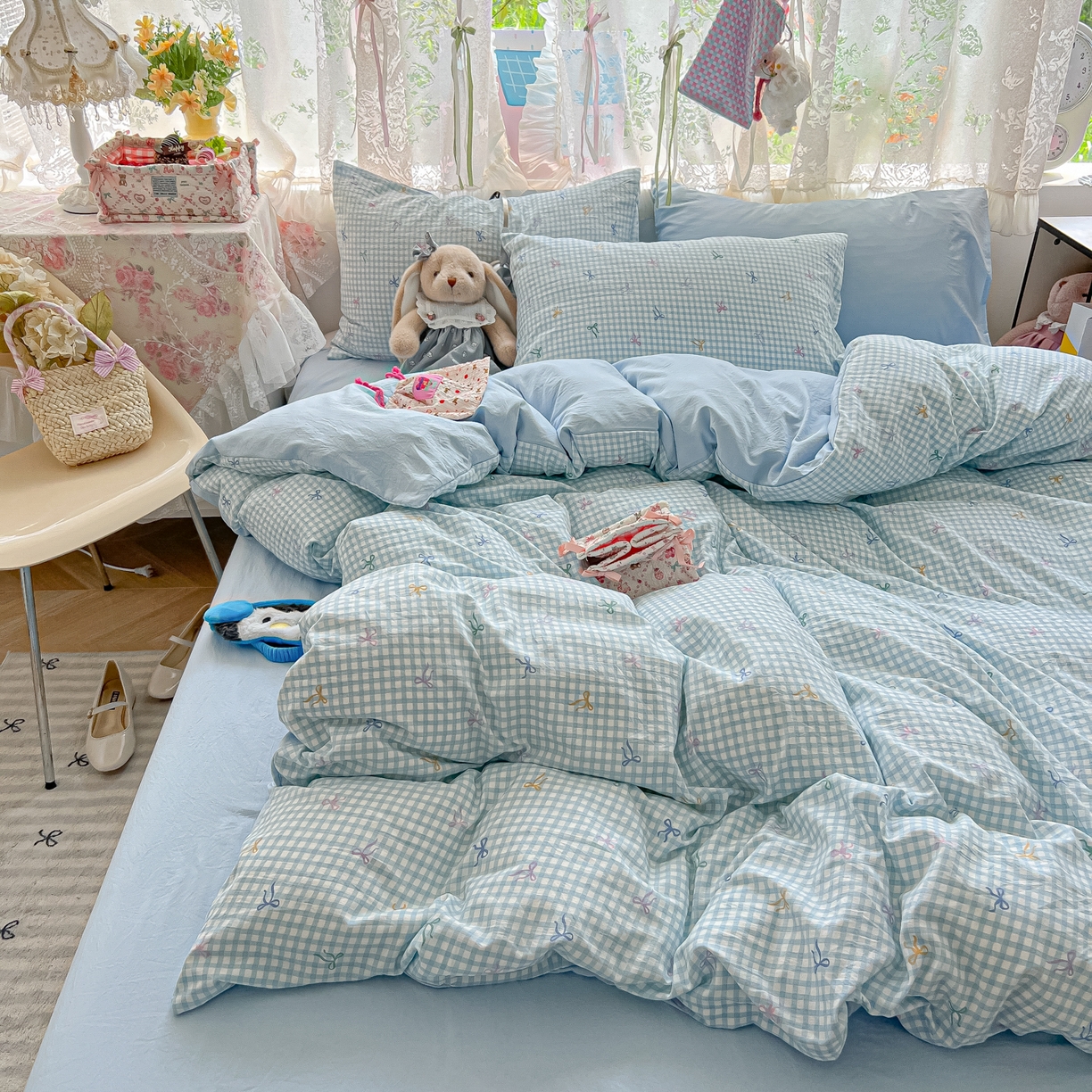 91家纺网 家纺一手货源 找家纺 盼季家纺 2025新款A类水洗棉印花双拼床上用品四件套学生宿舍床笠三件套 简单款-蝴蝶结蓝格