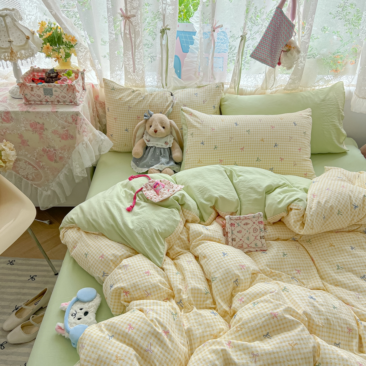 91家纺网 家纺一手货源 找家纺 盼季家纺 2025新款A类水洗棉印花双拼床上用品四件套学生宿舍床笠三件套 简单款-黄格蝴蝶结