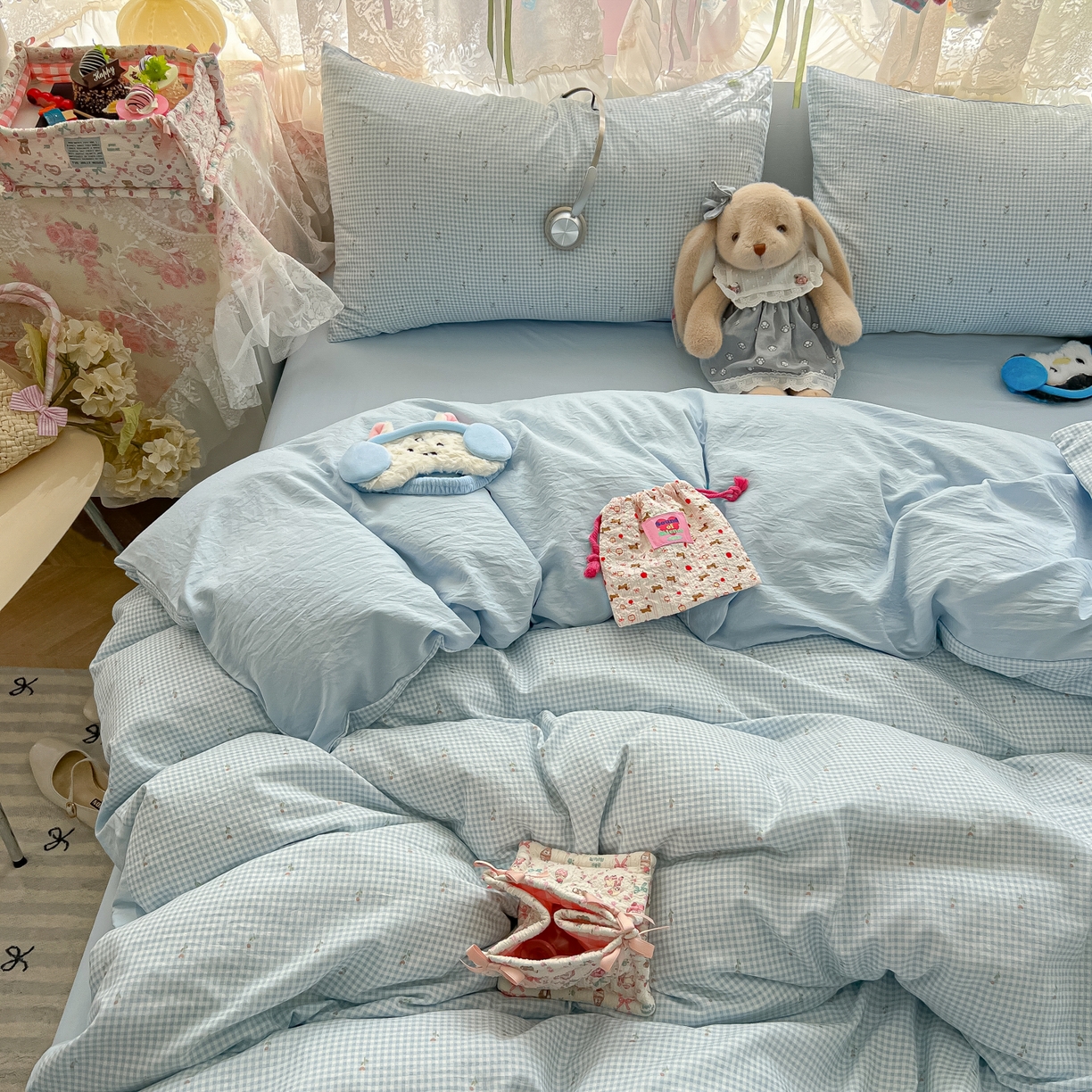 91家纺网 家纺一手货源 找家纺 盼季家纺 2025新款A类水洗棉印花双拼床上用品四件套学生宿舍床笠三件套 简单款-蓝格小花