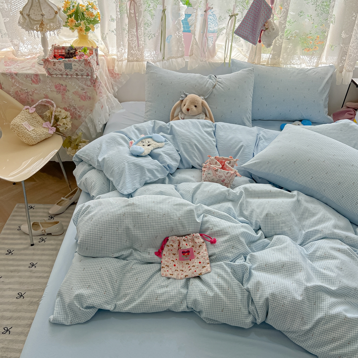 91家纺网 家纺一手货源 找家纺 盼季家纺 2025新款A类水洗棉印花双拼床上用品四件套学生宿舍床笠三件套 简单款-蓝格小花