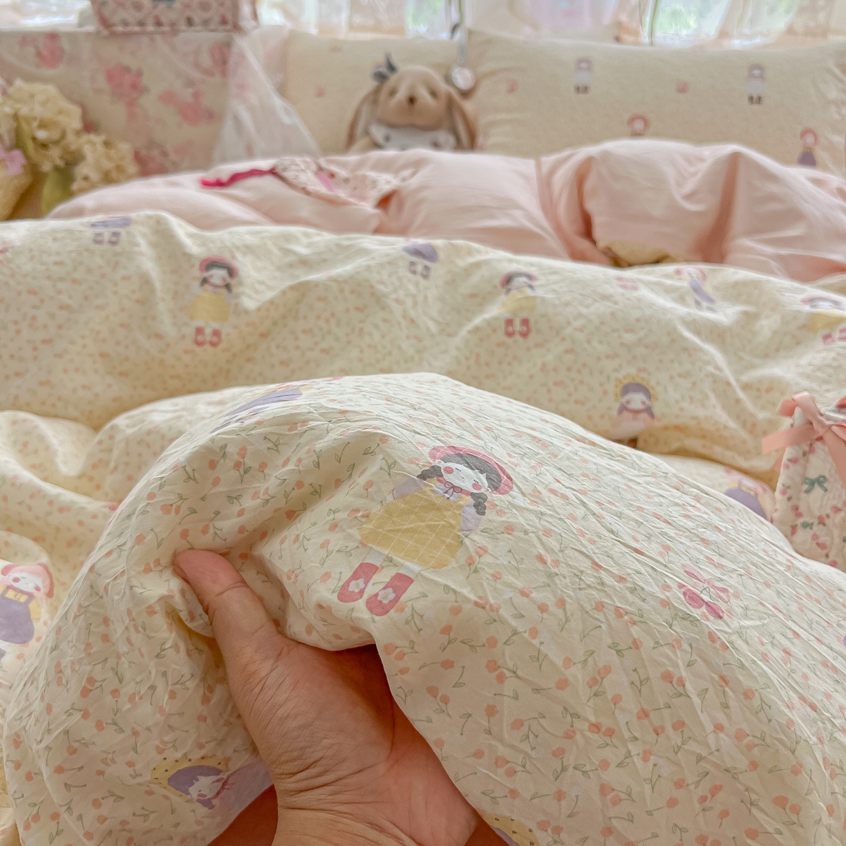 91家纺网 家纺一手货源 找家纺 盼季家纺 2025新款A类水洗棉印花双拼床上用品四件套学生宿舍床笠三件套 简单款-邻家女孩