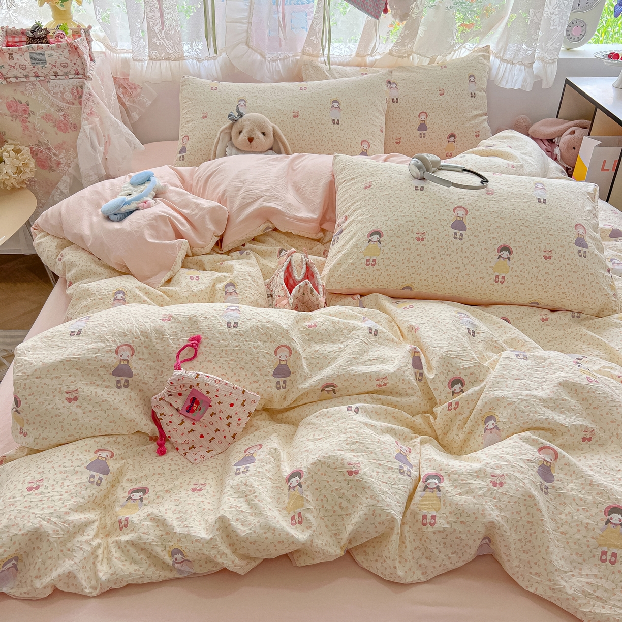 91家纺网 家纺一手货源 找家纺 盼季家纺 2025新款A类水洗棉印花双拼床上用品四件套学生宿舍床笠三件套 简单款-邻家女孩