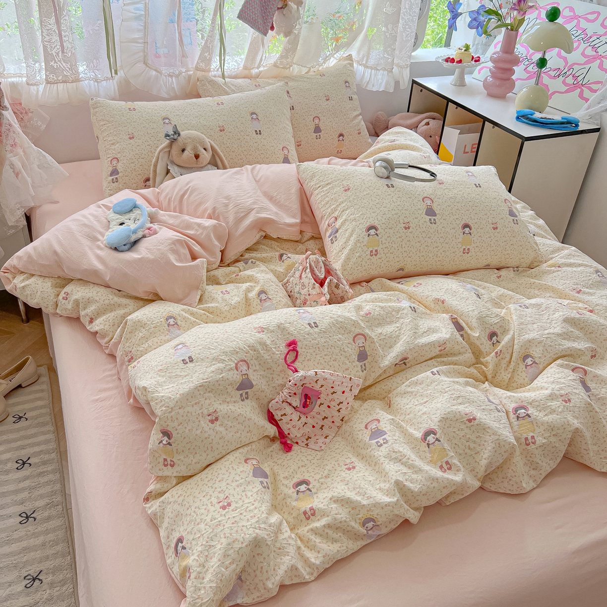 91家纺网 家纺一手货源 找家纺 盼季家纺 2025新款A类水洗棉印花双拼床上用品四件套学生宿舍床笠三件套 简单款-邻家女孩