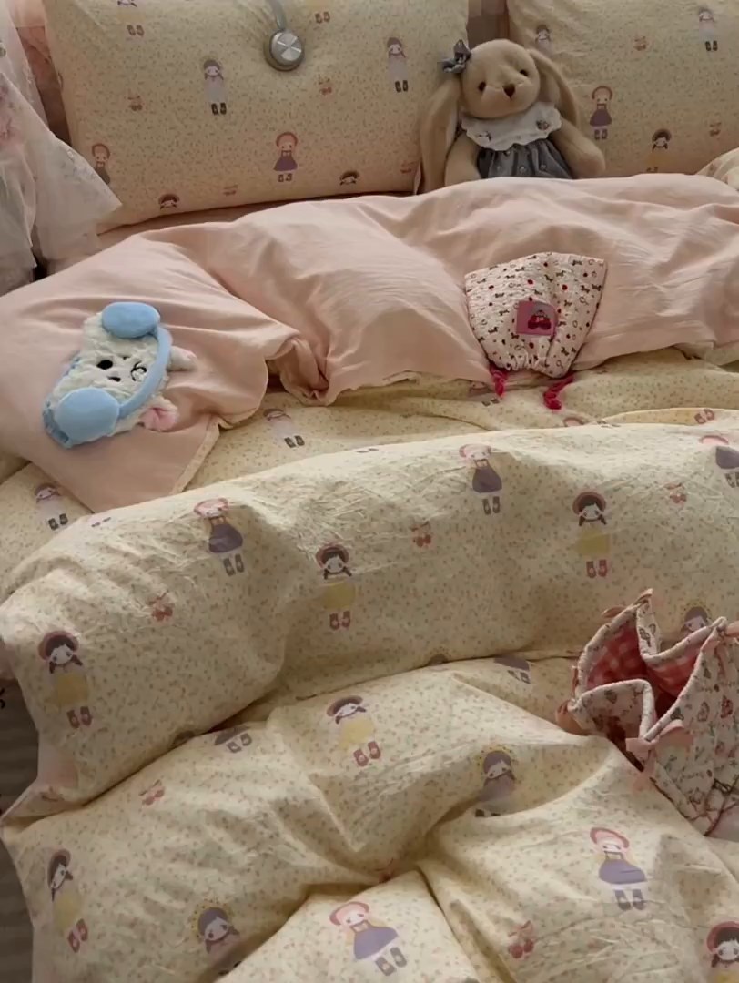 91家纺网 家纺一手货源 找家纺 盼季家纺 2025新款A类水洗棉印花双拼床上用品四件套学生宿舍床笠三件套 简单款-邻家女孩