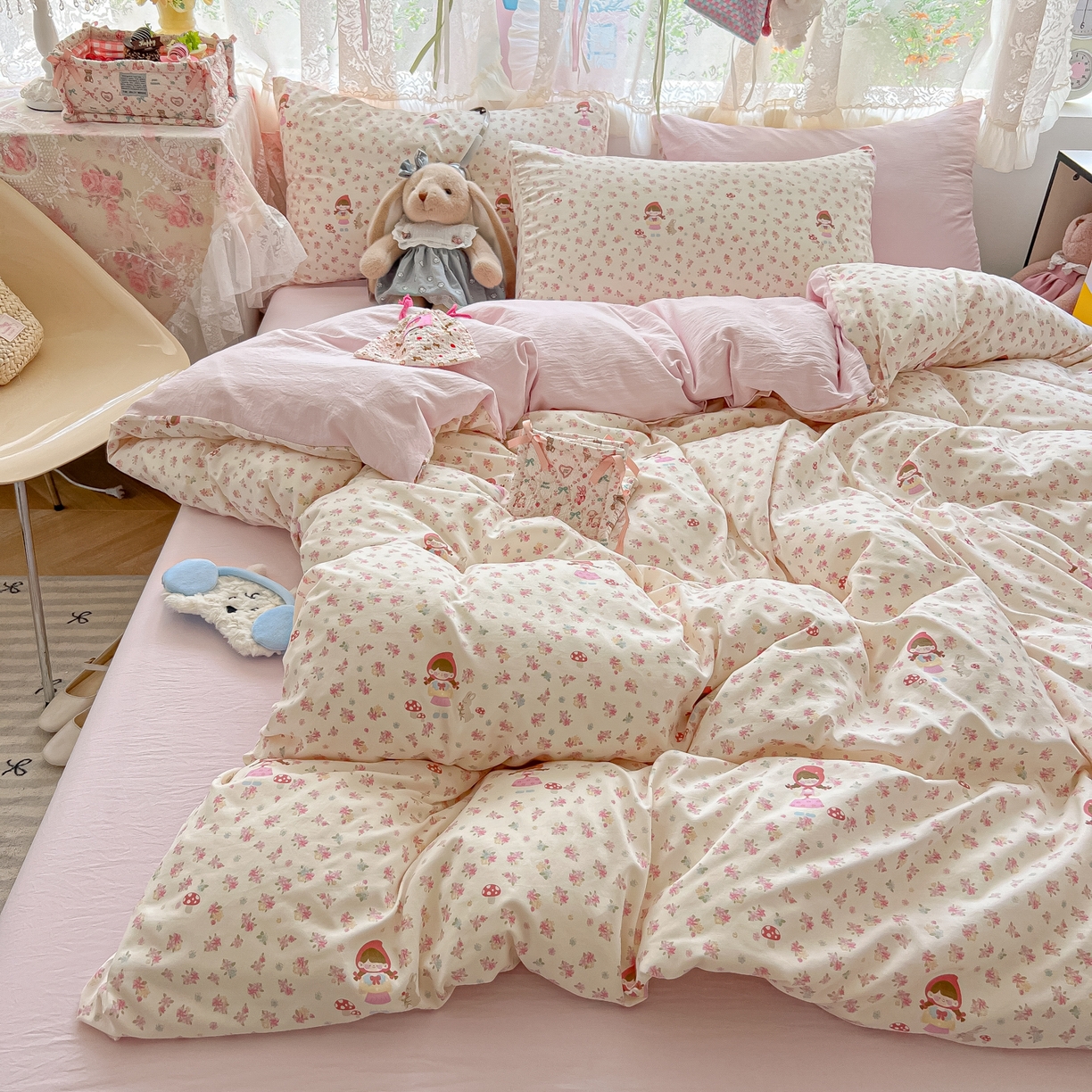 91家纺网 家纺一手货源 找家纺 盼季家纺 2025新款A类水洗棉印花双拼床上用品四件套学生宿舍床笠三件套 简单款-萌妹