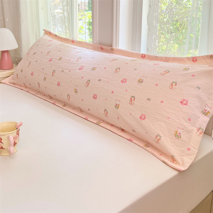 91家纺网 家纺一手货源 找家纺 圣比熊 2025新款云感双层纱印花双人枕套情侣1.5m枕芯套1.8床枕头 花田小兔