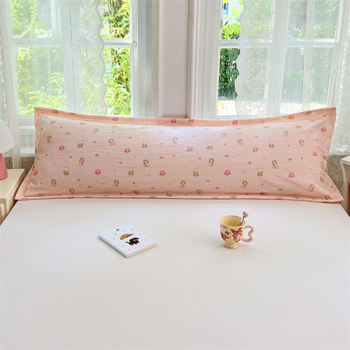 91家纺网 家纺一手货源 找家纺 圣比熊 2025新款云感双层纱印花双人枕套情侣1.5m枕芯套1.8床枕头 花田小兔