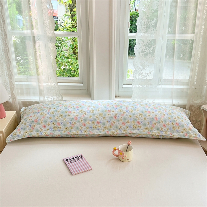 91家纺网 家纺一手货源 找家纺 圣比熊 2025新款云感双层纱印花双人枕套情侣1.5m枕芯套1.8床枕头 春日初见