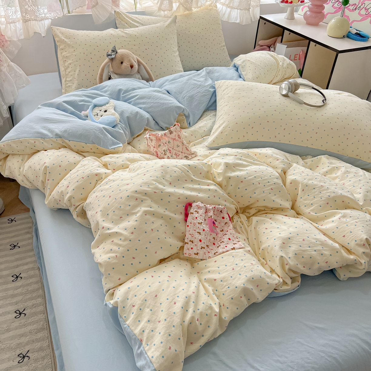 91家纺网 家纺一手货源 找家纺 盼季家纺 2025新款A类水洗棉印花双拼床上用品四件套学生宿舍床笠三件套 简单款-奶油蓝波波