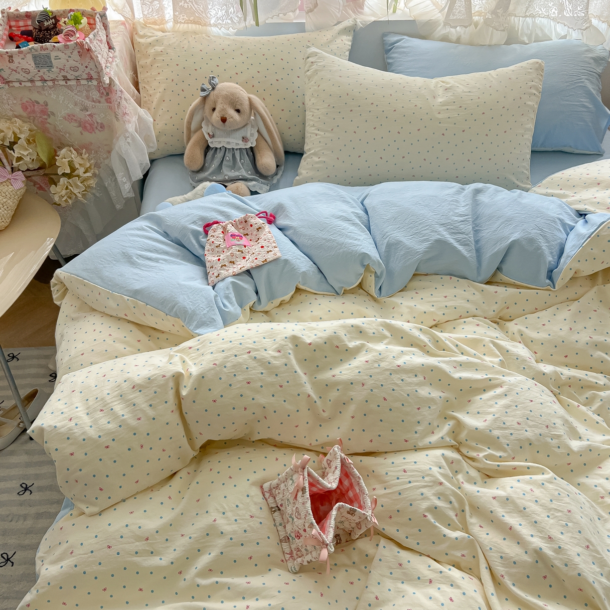 91家纺网 家纺一手货源 找家纺 盼季家纺 2025新款A类水洗棉印花双拼床上用品四件套学生宿舍床笠三件套 简单款-奶油蓝波波