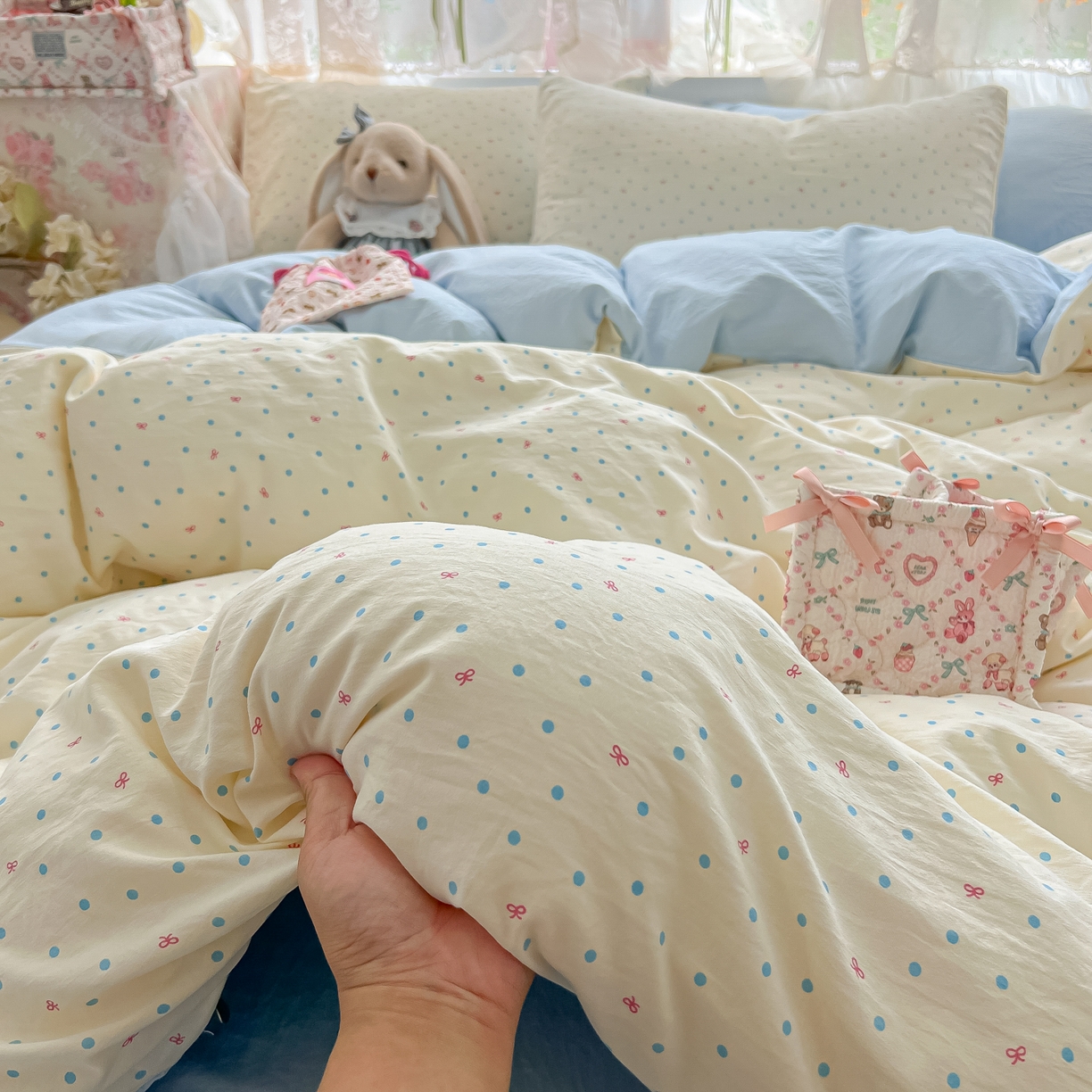 91家纺网 家纺一手货源 找家纺 盼季家纺 2025新款A类水洗棉印花双拼床上用品四件套学生宿舍床笠三件套 简单款-奶油蓝波波