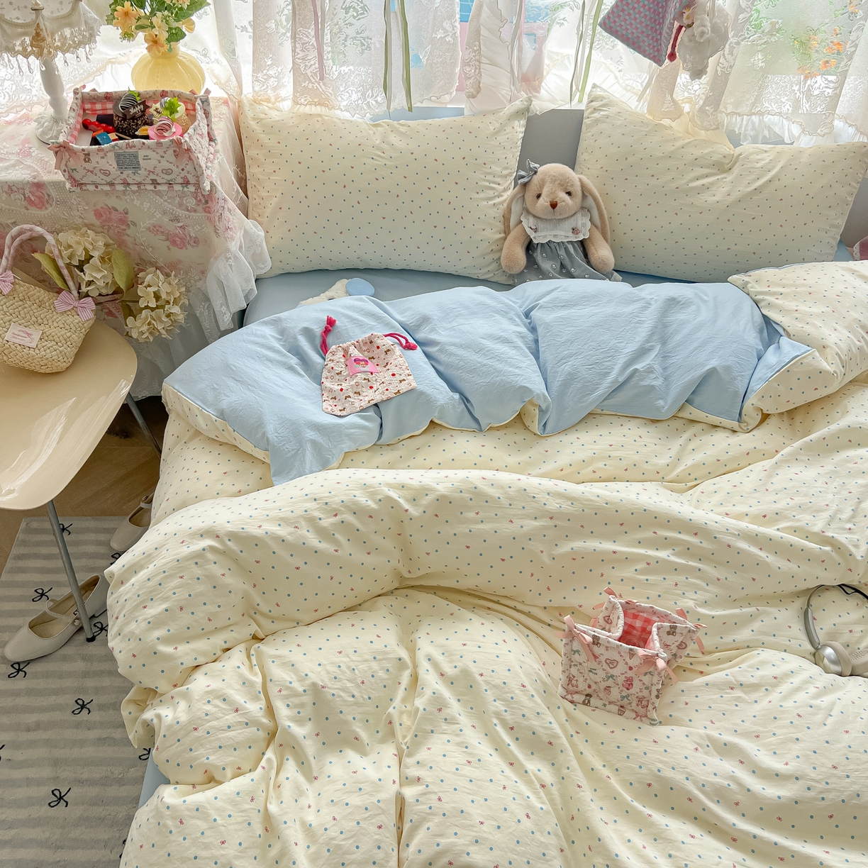 91家纺网 家纺一手货源 找家纺 盼季家纺 2025新款A类水洗棉印花双拼床上用品四件套学生宿舍床笠三件套 简单款-奶油蓝波波