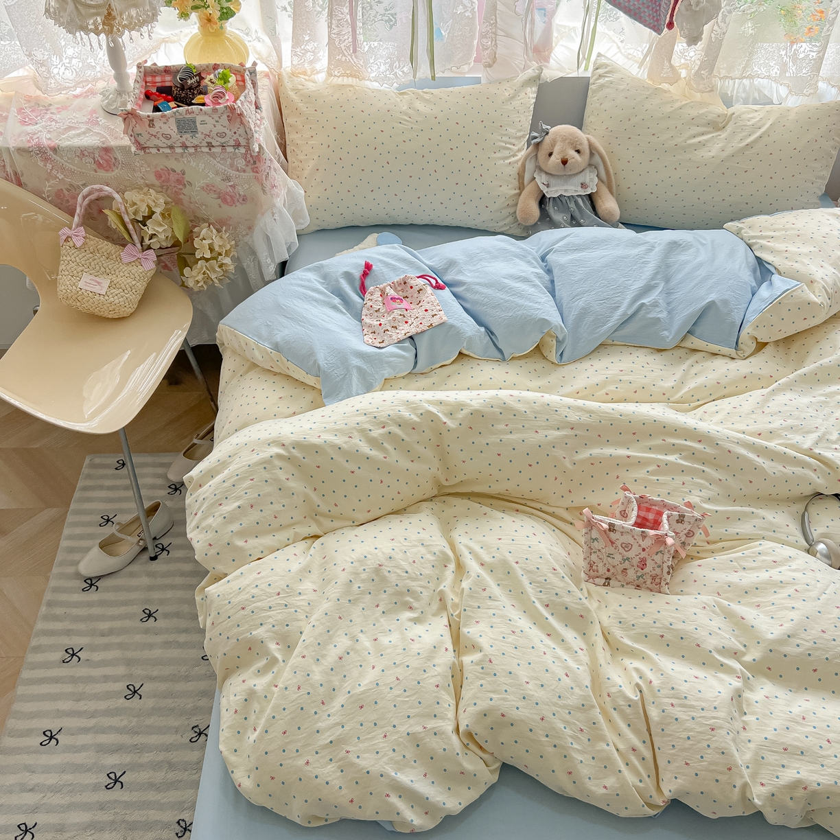 91家纺网 家纺一手货源 找家纺 盼季家纺 2025新款A类水洗棉印花双拼床上用品四件套学生宿舍床笠三件套 简单款-奶油蓝波波