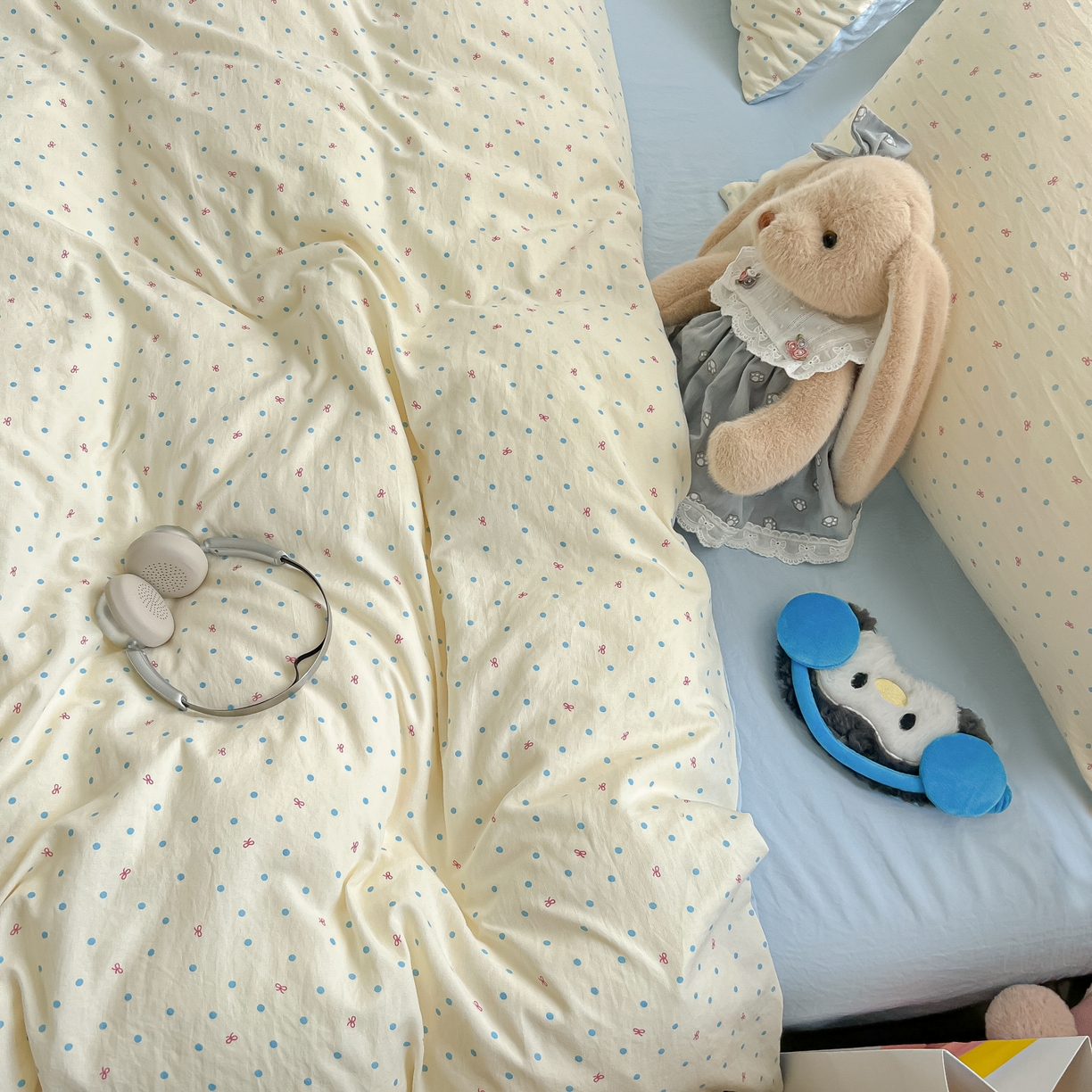 91家纺网 家纺一手货源 找家纺 盼季家纺 2025新款A类水洗棉印花双拼床上用品四件套学生宿舍床笠三件套 简单款-奶油蓝波波