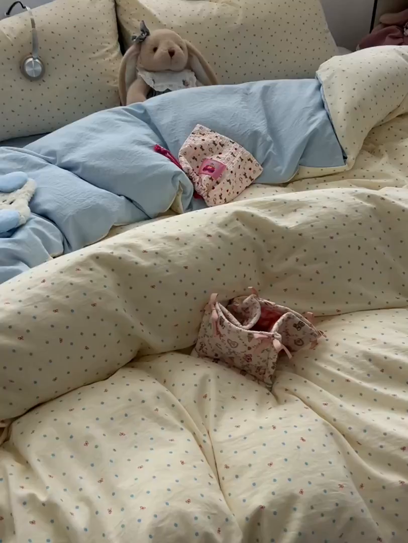 91家纺网 家纺一手货源 找家纺 盼季家纺 2025新款A类水洗棉印花双拼床上用品四件套学生宿舍床笠三件套 简单款-奶油蓝波波