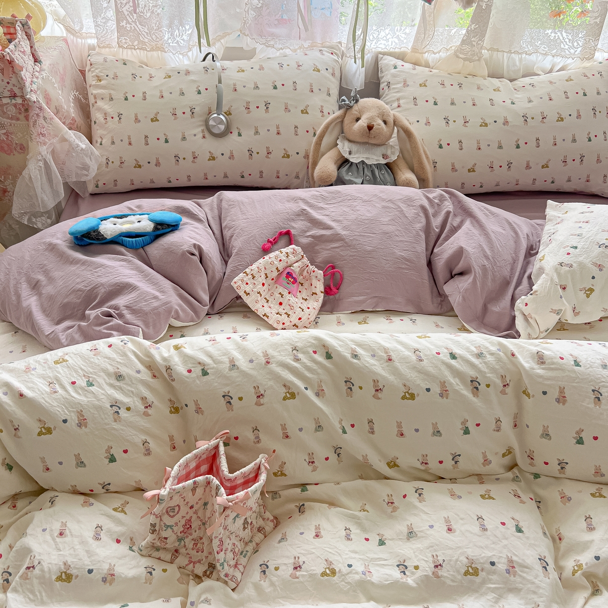 91家纺网 家纺一手货源 找家纺 盼季家纺 2025新款A类水洗棉印花双拼床上用品四件套学生宿舍床笠三件套 简单款-你好小兔