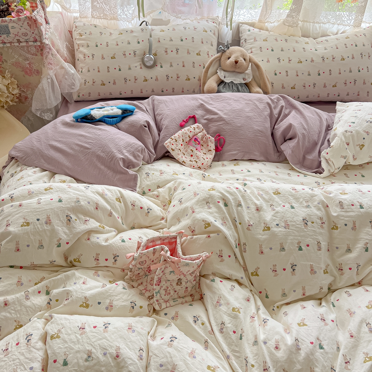 91家纺网 家纺一手货源 找家纺 盼季家纺 2025新款A类水洗棉印花双拼床上用品四件套学生宿舍床笠三件套 简单款-你好小兔