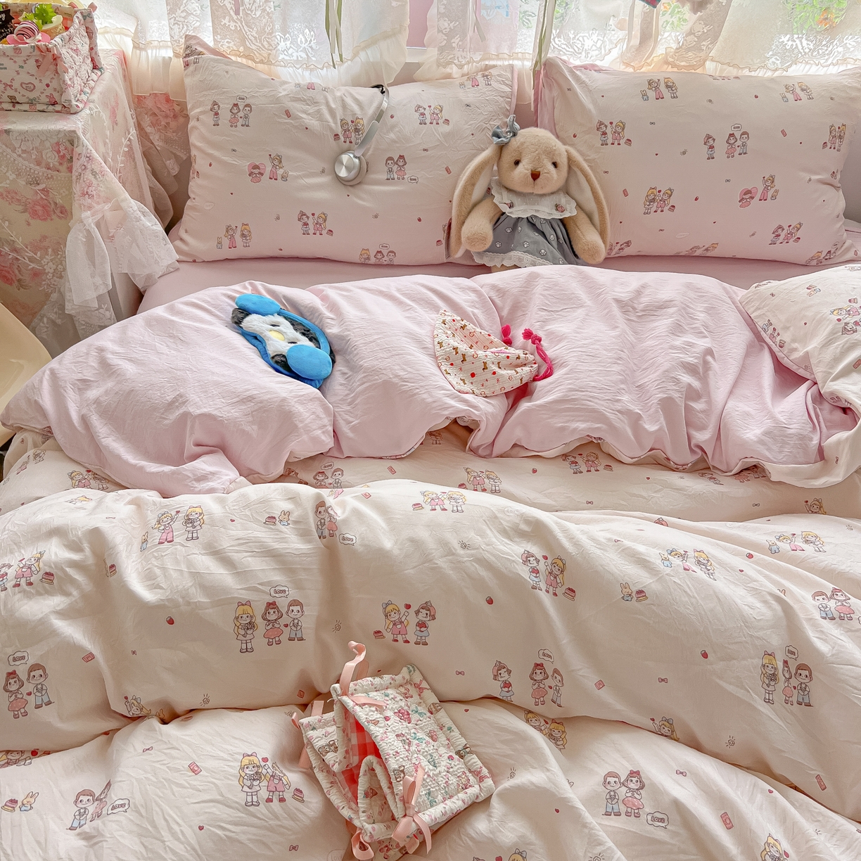 91家纺网 家纺一手货源 找家纺 盼季家纺 2025新款A类水洗棉印花双拼床上用品四件套学生宿舍床笠三件套 简单款-三个好朋友