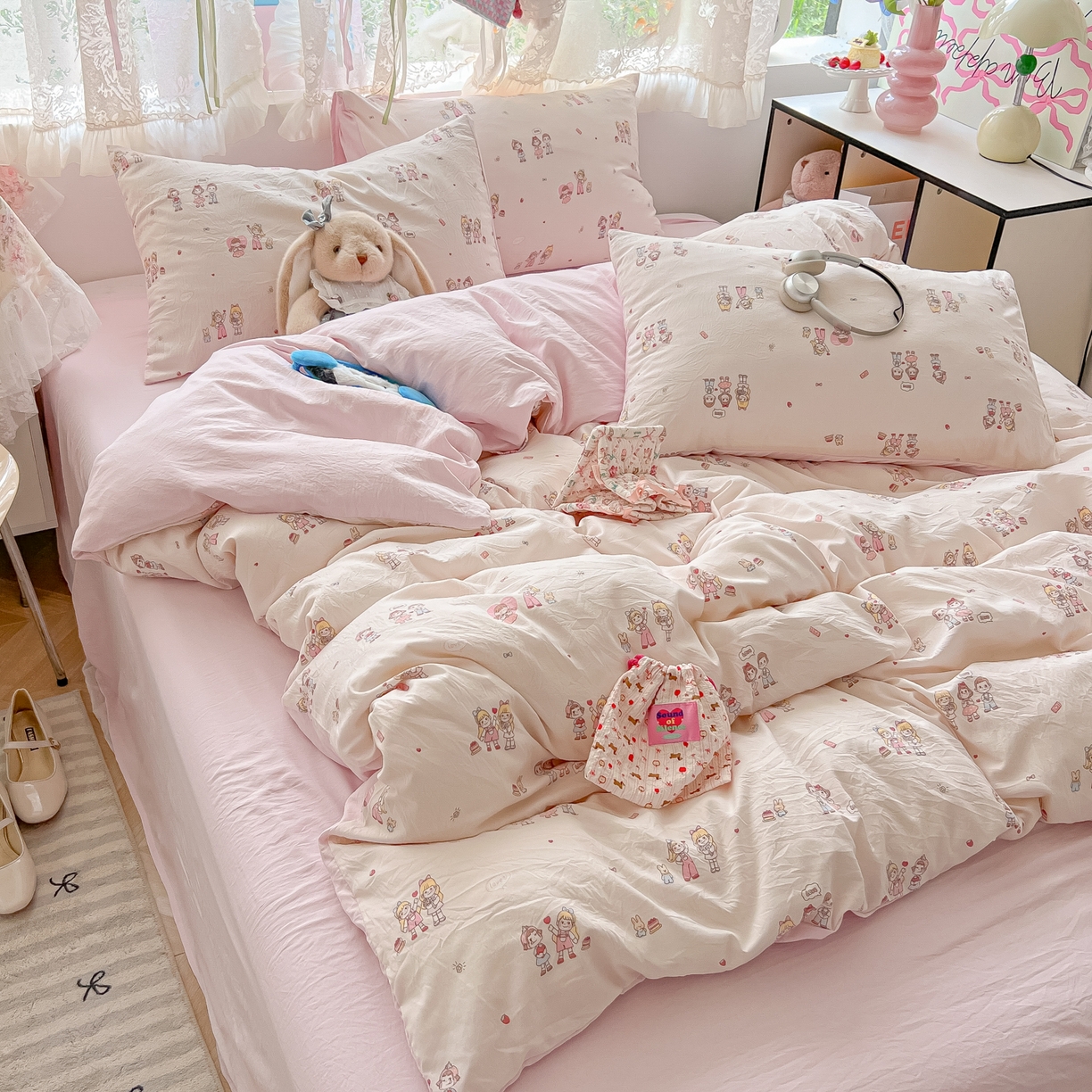 91家纺网 家纺一手货源 找家纺 盼季家纺 2025新款A类水洗棉印花双拼床上用品四件套学生宿舍床笠三件套 简单款-三个好朋友