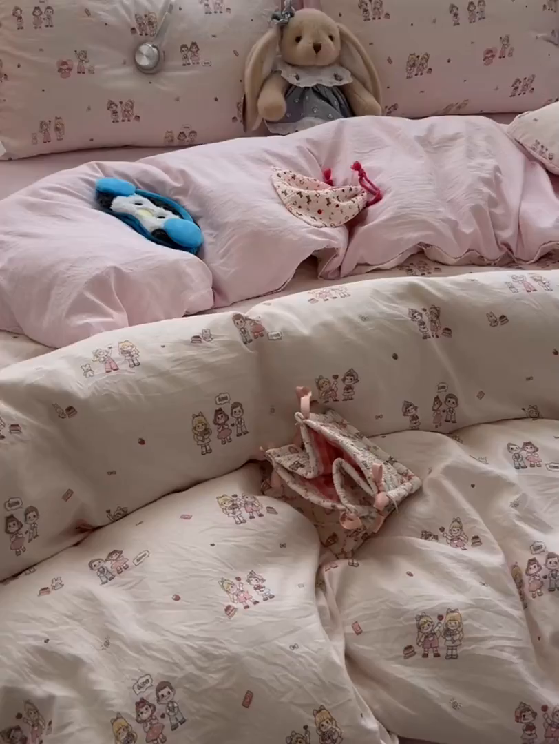 91家纺网 家纺一手货源 找家纺 盼季家纺 2025新款A类水洗棉印花双拼床上用品四件套学生宿舍床笠三件套 简单款-三个好朋友