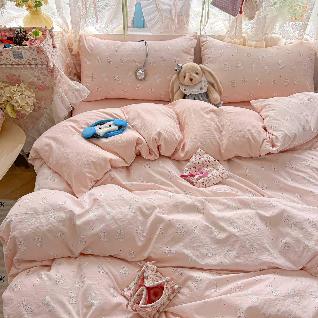 91家纺网 家纺一手货源 找家纺 盼季家纺 2025新款A类水洗棉印花双拼床上用品四件套学生宿舍床笠三件套 简单款-少女蝴蝶结