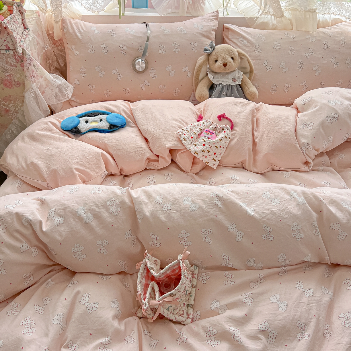 91家纺网 家纺一手货源 找家纺 盼季家纺 2025新款A类水洗棉印花双拼床上用品四件套学生宿舍床笠三件套 简单款-少女蝴蝶结