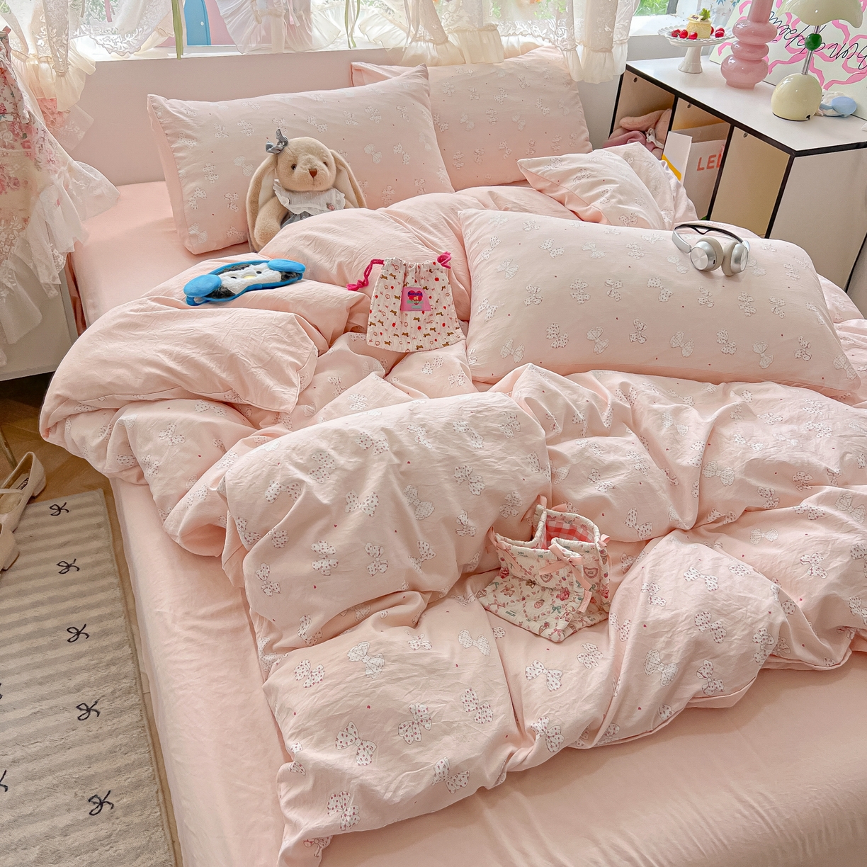 91家纺网 家纺一手货源 找家纺 盼季家纺 2025新款A类水洗棉印花双拼床上用品四件套学生宿舍床笠三件套 简单款-少女蝴蝶结