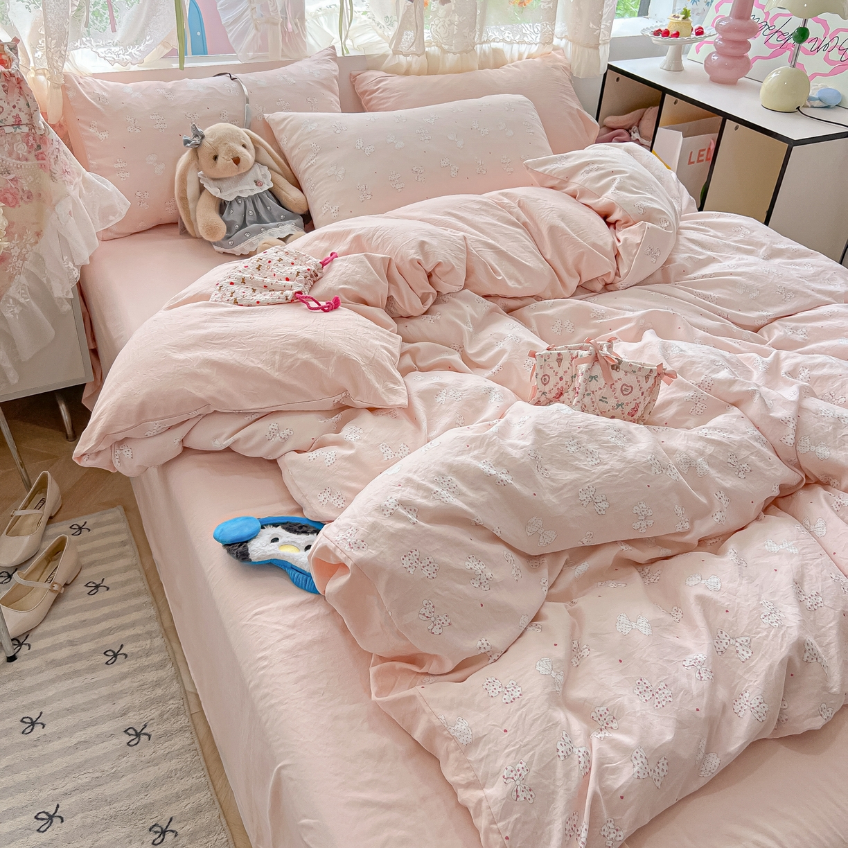 91家纺网 家纺一手货源 找家纺 盼季家纺 2025新款A类水洗棉印花双拼床上用品四件套学生宿舍床笠三件套 简单款-少女蝴蝶结