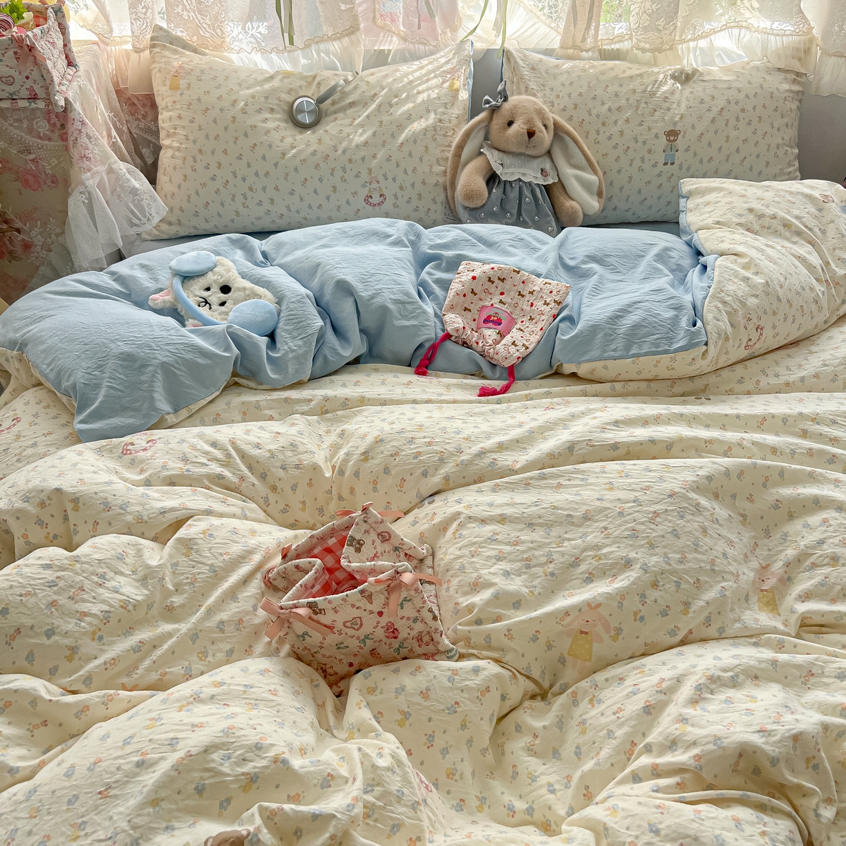 91家纺网 家纺一手货源 找家纺 盼季家纺 2025新款A类水洗棉印花双拼床上用品四件套学生宿舍床笠三件套 简单款-碎花萌萌熊