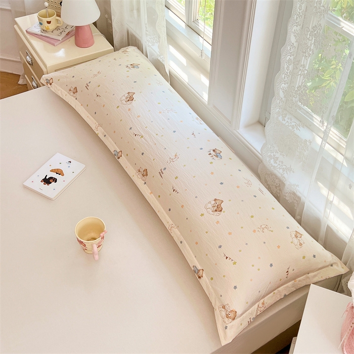 91家纺网 家纺一手货源 找家纺 梦舒羽 2025新款云感双层纱印花双人枕套情侣1.5m枕芯套1.8床枕头 假日小熊