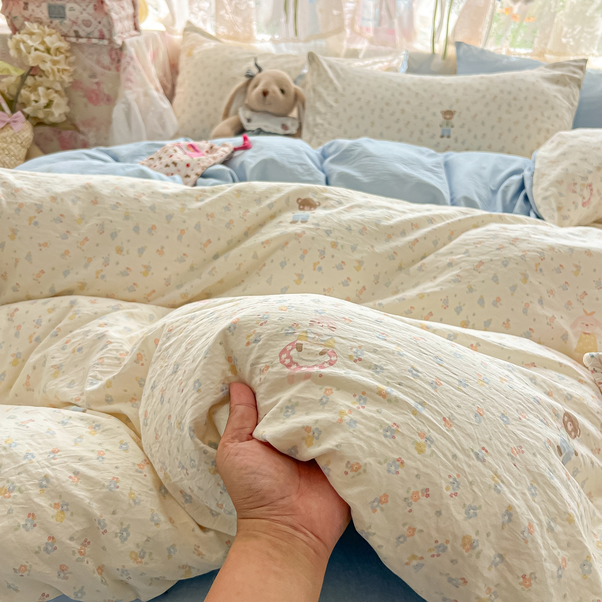 91家纺网 家纺一手货源 找家纺 盼季家纺 2025新款A类水洗棉印花双拼床上用品四件套学生宿舍床笠三件套 简单款-碎花萌萌熊